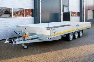 Eduard multitransporter 4020-5-PMB40-350-63, Lxb 406x200cm, Bruto 3500kg (2669kg netto), Lvh 63cm, Alu borden 40cm, Drieasser geremd, Banden 195/50R13, Met oprijplaten en lier.