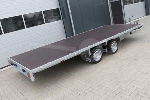 Eduard multitransporter 4520-4-PMV-270-63, Lxb 456x200cm, Bruto 2700kg (1996kg netto), Lvh 63cm, Vlak zonder borden, Tandemas geremd, Banden 195/50R13, Met oprijplaten en lier.