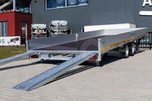 Door de kantelbare laadbak heeft de Eduard multitransporter 506x200cm bruto totaalgewicht 3500kg laadvloerhoogte 63cm een lage oprijhoek