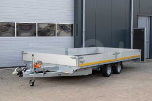 Eduard multitransporter met lier en oprijplaten. Afmeting 506x220cm met 30cm borden. Laadvloerhoogte 56cm. Bruto laadvermogen 3000kg.