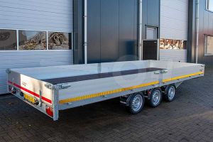 Eduard multitransporter 5022-5-PMB30-350-63, Lxb 506x220cm, Bruto 3500kg (2566kg netto), Lvh 63cm, Alu borden 30cm, Drieasser geremd, Banden 195/50R13, Met oprijplaten en lier.