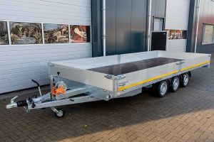 Eduard multitransporter 5522-5-PMB30-350-63, Lxb 556x220cm, Bruto 3500kg (2616kg netto), Lvh 63cm, Alu borden 30cm, Drieasser geremd, Banden 195/50R13, Met oprijplaten en lier.