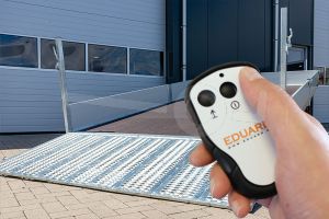 Kantelbare Eduard machinetransporter 506x220cm 3500kg laadvloerhoogte 63cm elektrisch draadloze bediening 5022-4-AKB30-350-R-63