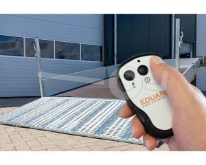 Eduard machinetransporter 6020-4-AK3-3056-R, Lxb 606x200cm, Kantelbaar, Bruto 3000kg (netto 2009kg), Lvh 56cm, Alu borden 30cm, Brede oprijklep, Tandemas geremd, Banden 195/55R10, Elektrisch draadloze bediening.