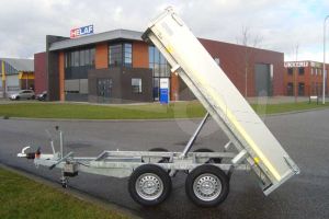 Eduard kipper, achterwaarts kippend, afmeting 310x160cm, 40cm aluminium borden, bruto laadvermogen 2000kg, laadvloerhoogte 63cm, handmatige bediening