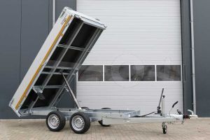 Eduard achterwaartse tandemas kipper, afmeting 310x160cm, bruto laadvermogen 2700kg, laadvloerhoogte 63cm, handmatige bediening met achterwaarts gekipte laadbak