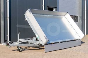 3 zijdige kipper Eduard, afmeting 330x180cm, 30cm borden, bruto laadvermogen 3500kg, laadvloerhoogte 63cm, elektrische bediening