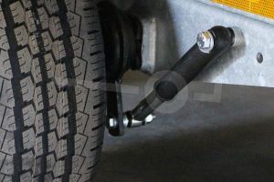 Schokdempers voor tandem-as plateauwagen gemonteerd, ook geschikt voor tempo100 km/u voorbereiding ( incl. de fabrieksdocumenten tempo 100)