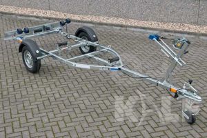 Sportboottrailer serie 600-40 K kantelbaar 400x160 (lxb), bruto 600kg (450 netto), met glijplanken pakket (ook voor schroefas), banden 13", enkelas