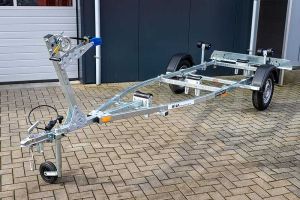 Sportboottrailer serie 650-45 450x160 (lxb), bruto 650kg (475kg netto), met glijplanken pakket (ook voor schroefas), banden 13", enkelas