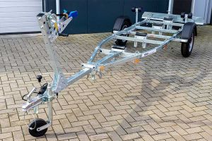 Sportboottrailer serie 600-50 K kantelbaar 500x160 (lxb), bruto 600kg (450 netto), met glijplanken pakket (ook voor schroefas), banden 13", enkelas