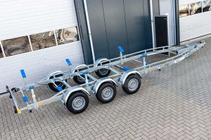 Kalf tridemas stallingstrailer voor motorboot 750x220 cm 3900 kg