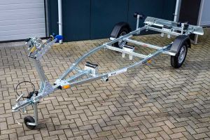 Rubberboottrailer Kalf Basic 650-5 afmeting 450x160cm met een bruto laadvermogen van 650kg (475 netto)
