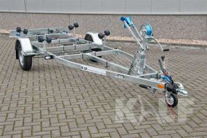 Enkelasser sportboottrailer Kalf Basic 1100-52 afmeting 520x190cm met een bruto laadvermogen van 1100kg (770 netto)