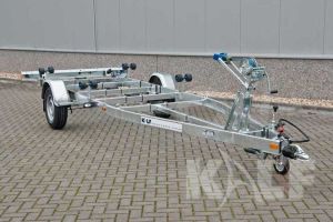 Enkelasser sportboottrailer Kalf Basic 1350-62 afmeting 620x210cm met een bruto laadvermogen van 1350kg (980 netto)