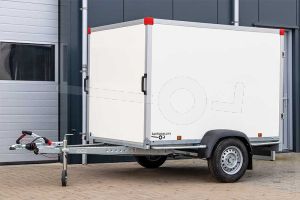 Enkelas gesloten aanhangwagen, merk Power Trailer, afmeting 225x150x150cm, bruto laadvermogen 1350kg geremd