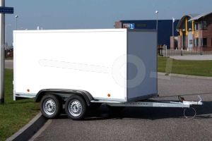 Power Trailer tandemas gesloten aanhangwagen, afmeting 307x150x188cm, bruto laadvermogen 750kg ongeremd