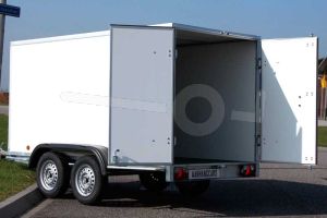 Power Trailer gesloten aanhangwagen, afmeting 307x125x150cm, tandemasser, bruto laadvermogen 1500kg.