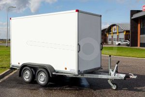 Power Trailer gesloten aanhangwagen 507x185x200 cm, geremde tandemasser met een bruto laadvermogen van 2700kg