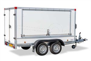 Powertrailer gesloten aanhangwagen met optionele zijklep, voorzien van slot en gasveren.