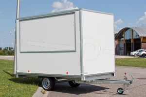 Verkoopwagen Powertrailer VKWnr10, plateau casco, 357x200x220cm (lxbxh), bruto 1500 kg, wanden wit glad plywood, 1 deur achter, grote verkoopklep zijkant, enkelas
