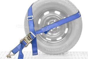 Autospanband voor het vastzetten van een auto. Bevestiging om het wiel van de auto. Afmeting 200cm lang 50mm breed.