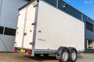 Gesloten aanhangwagen Humbaur HK 254018-20P FlexZurr, afmetingen 407x178x200 (lxbxh), , bruto 2500kg (1610kg netto), witte 15mm plywood panelen, 2 deuren achter, vloerhoogte 56cm, banden 15", tandemas geremd