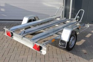 Motortrailer voor 2 motoren, 211x129 (lxb bak), 750kg bruto (586 netto) laadvloerhoogte 53cm, vlakke vloer met Rijgoten, banden 13", enkelas