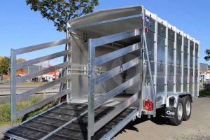 Blyss veetrailer VT2743HT. LxBxH 430x177x186cm. Bruto 2700kg (1606kg netto). Tandemasser. Banden 185R14.