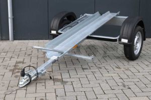 Verhuur motortrailer voor 1 motor, vloerafmeting 200x107 voor 1 week