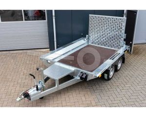 Martz machinetransporter Bau 3 300 S 2.7T , 300x150cm (lxb laadbak), bruto 2700kg (2080kg netto), 25cm stalen borden, banden 13", tandemas