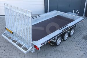 Martz machinetransporter Bau 3 400/3 S, 400x180cm (lxb laadbak), bruto 3500kg (2668kg netto), 25cm stalen borden, banden 13", tridemas