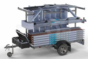 Steigeraanhanger met rolsteiger standaard, afmeting steiger 135x250cm, werkhoogte 8,2m, voorzien van enkele voorloopleuning