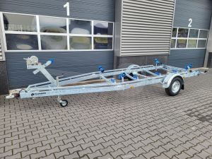 Vlemmix boottrailer, 630x220cm (lxb), bruto 1800kg (netto 1400kg), enkelas geremd.