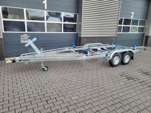 Vlemmix boottrailer, 630x220cm (lxb), bruto 2700kg (netto 2220kg), tandemas geremd.
