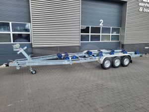 Vlemmix Flex-Roll boottrailer 780x220cm (lxb), bruto 3500kg (netto 2800kg), tridem (3 asssen van 1500kg) geremd.