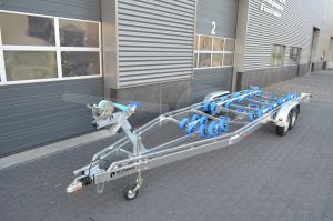 Vlemmix Flex-Roll boottrailer 840x255cm (lxb), bruto 3000kg (netto 2390kg), tandemas geremd.