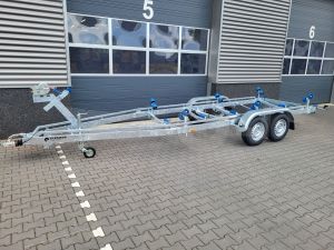 Vlemmix boottrailer, 700x220cm (lxb), bruto 3500kg (netto 2920kg), tandemas geremd.