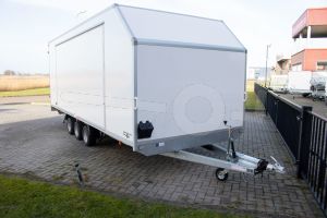 Autotransporter gesloten Blyss Speedway II , Lxbxh 600x220x200cm, sandwichpanelen, twee zijkleppen, twee achterdeuren, Bruto 3500kg (2050kg netto), Tridemas geremd, Banden 195/55R10