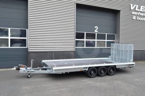 Vlemmix Machinetransporter, 480x180cm (lxb laadbak), bruto 3500kg (2540kg netto), banden 195/50R13, tridem (3 assen van 1800kg).