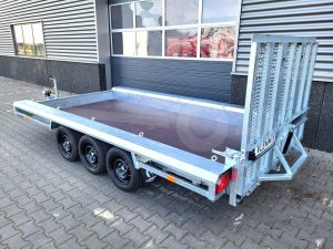 Vlemmix Machinetransporter, 400x180cm (lxb laadbak), bruto 3500kg (2600kg netto), banden 195/50R13, tridem (3 assen van 1500kg).