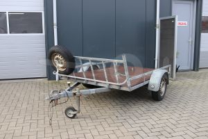 IZI motortrailer, Bak afmeting 225x150cm, Enkelas ongeremd, Bruto laadvermogen 750kg (netto 550kg) Banden 13"
