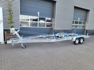 Vlemmix boottrailer, 840x255cm (lxb), bruto 3000kg (netto 2390kg), tandemas geremd.
