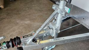 Schoor instelbaar t.b.v neuswiel rond 60mm zwaar model inclusief montage.