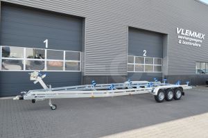 Vlemmix boottrailer, 920x255cm (lxb), bruto 3500kg (netto 2730kg), tridem (3 assen van 1500kg) geremd.