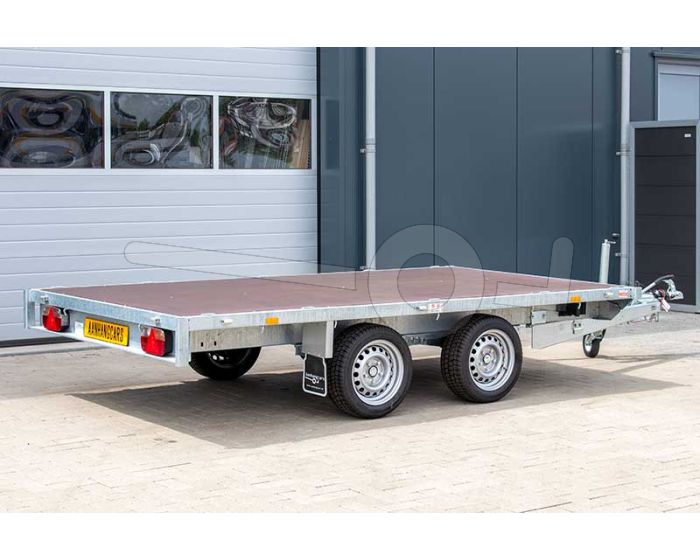 Eduard vlakke plateauwagen zonder borden 3520-4-PV-270-72, afmeting 356x200cm, bruto laadvermogen 2700kg, laadvloerhoogte 72cm, geremde tandemasser met bandenmaat 195/65R14