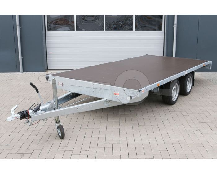 Vlakke Eduard plateauwagen zonder borden. Afmeting 406x180cm met laadvloerhoogte 63cm en bruto laadvermogen 2000kg.