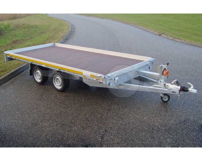 Autoambulance Eduard 406x200cm met dichte laadvloer, 10cm aluminium borden, kabellier en oprijplaten, laadvloerhoogte 56cm bruto laadvermogen 3000kg