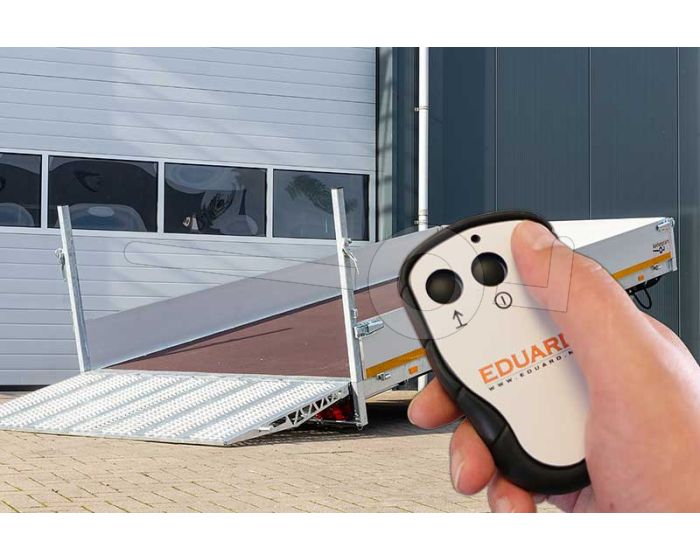 Kantelbare Eduard machinetransporter 406x200cm bruto laadvermogen 3500kg laadvloerhoogte 63cm draadloos elektrische bediening 4020-4-AKB30-350-R-63
