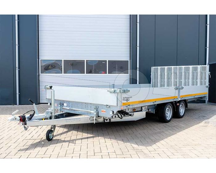 Vooraanzicht kantelbare Eduard machinetransporter 506x220cm 3500kg laadvloerhoogte 63cm elektrische bediening 5022-4-AKB30-350-N-63